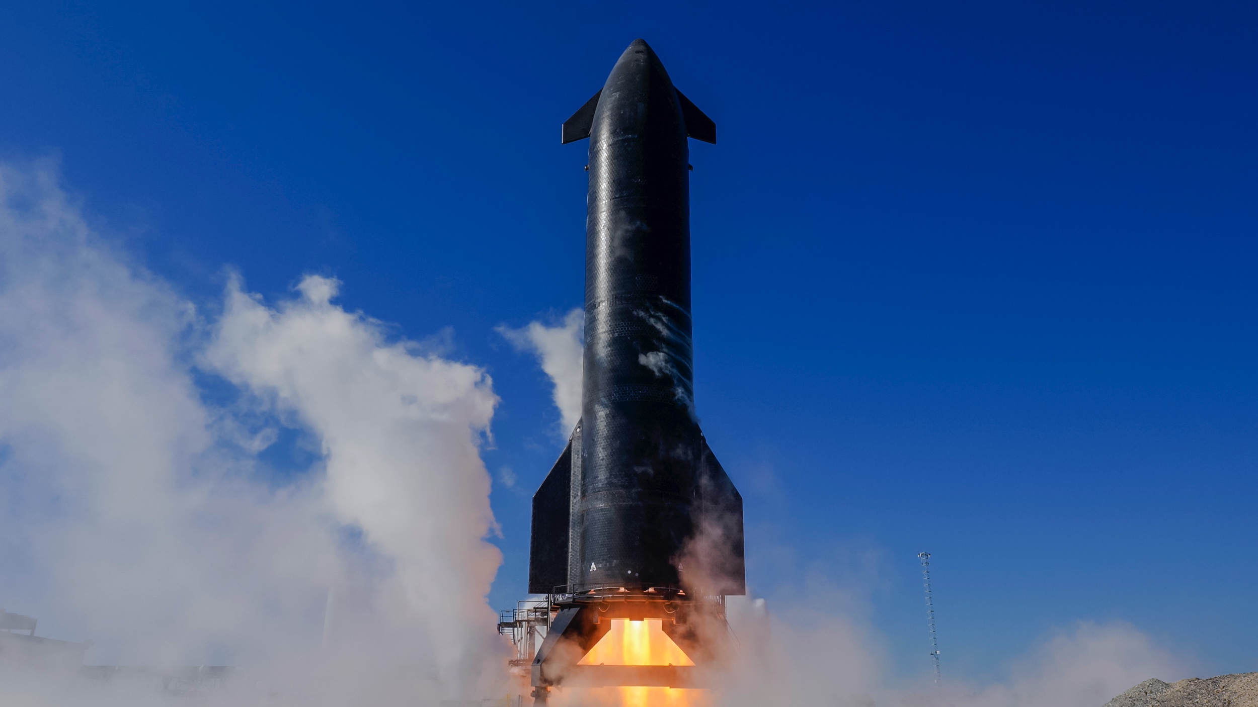 SpaceX relocates Starship to the launch pad for preflight testing.
